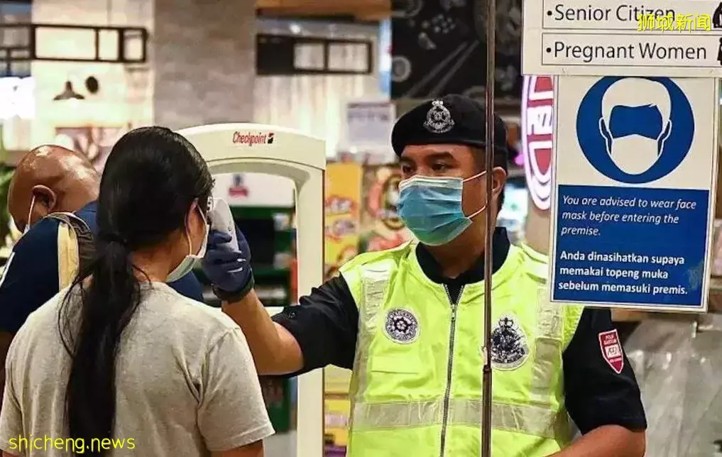 新加坡“人”一到鄰國就放飛，逼的警察喊話：拖欠罰款將被禁止入境