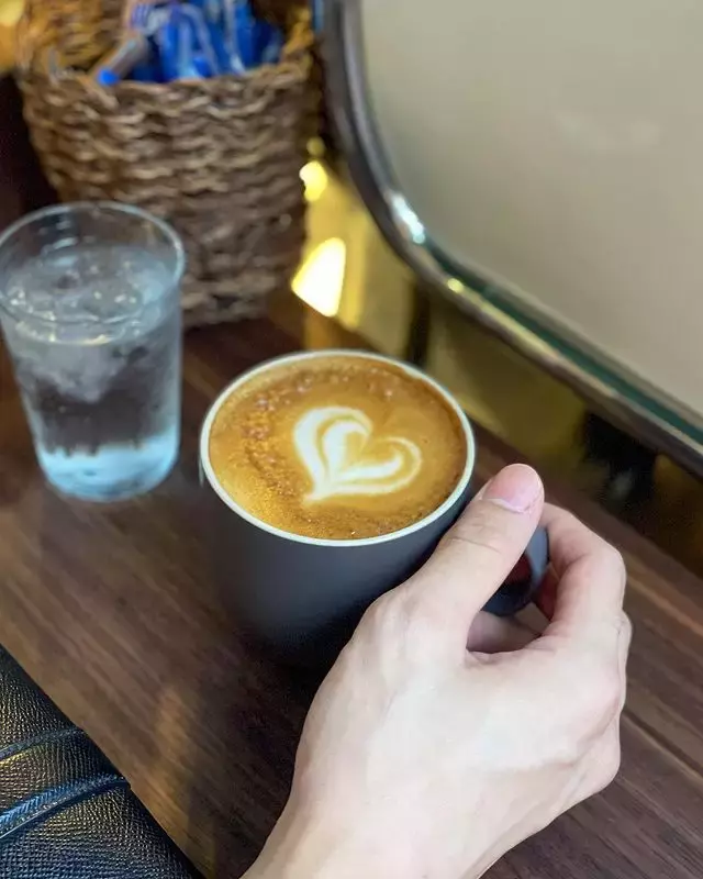 全新加坡最小间的咖啡馆!Little Grain设立在乌节路街边🤭超有限空间,只能让2人堂食