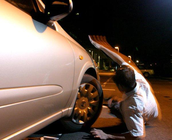 闯禁区飞车载走漏税烟 大马男控3罪 狮城监14周