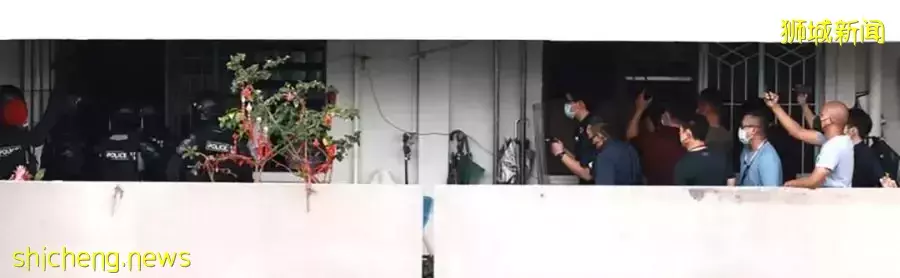 拒绝肃毒人员上门调查　两兄弟与母反锁屋内5小时