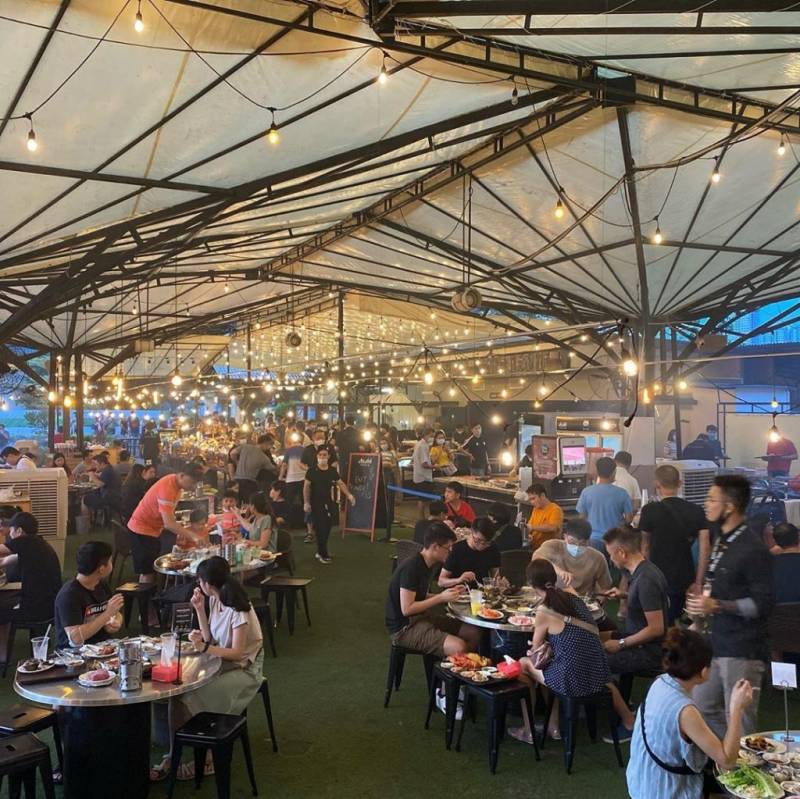 新加坡最大戶外自助餐，猶如置身“小泰國”！自助燒烤頂級食材、龍蝦🦞海鮮吃到爽