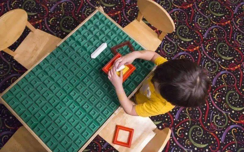 在新加坡打拼十幾年,兒子卻患上自閉症,我該怎麽辦