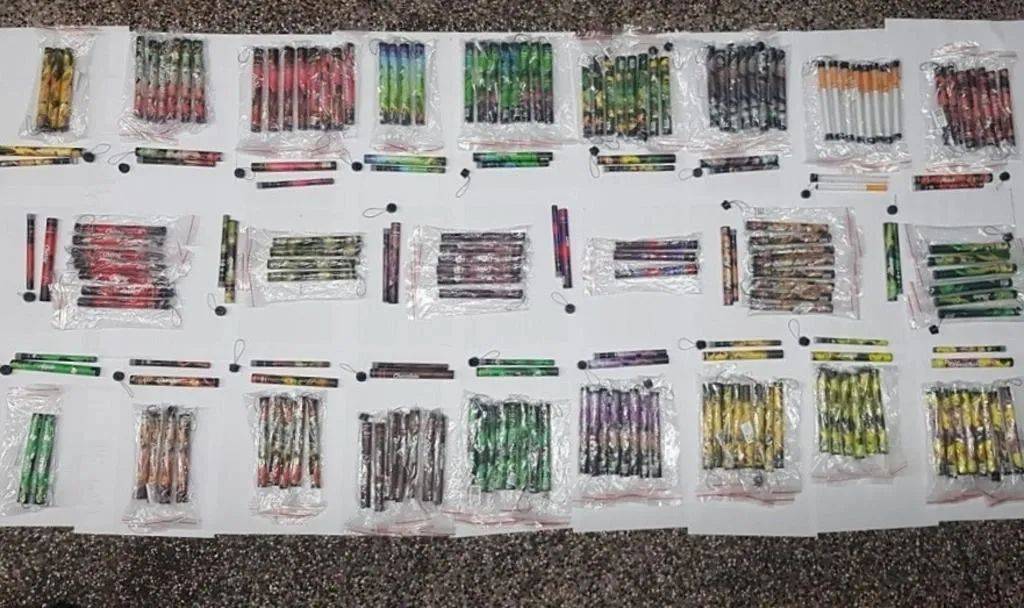 新加坡警察“釣魚執法”？網上賣煙被抓，搜查抓捕現場曝光