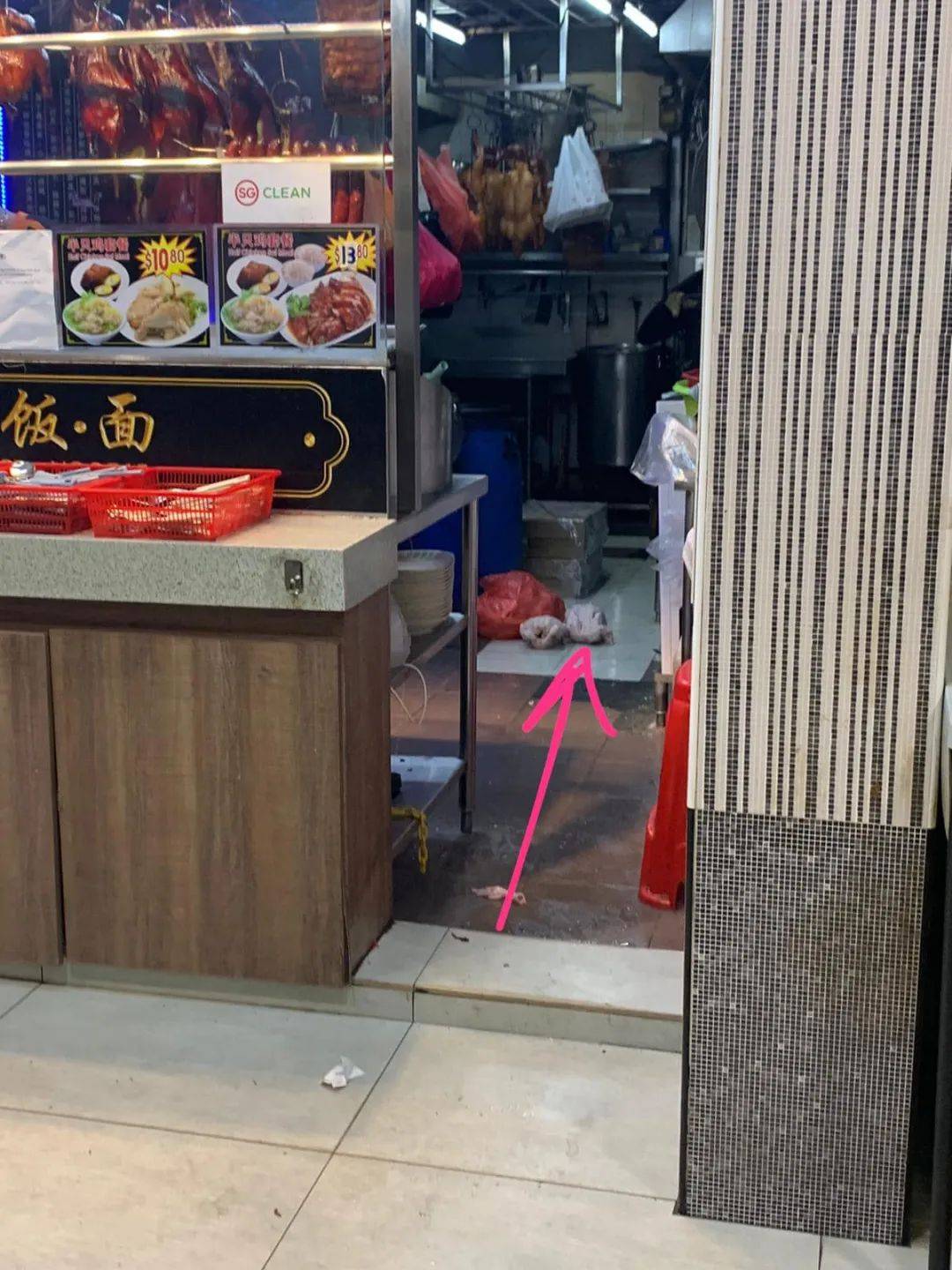 太髒了！新加坡這個小販中心引發網友熱議