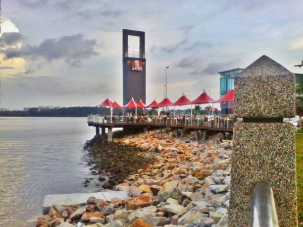 ◤肺炎疫情◢ 兀兰海滨公园 士都兰KFC 成两岸对望热点 