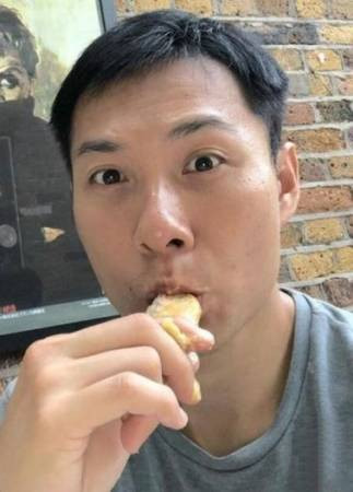 老婆吐槽:贵过和牛!伦敦砸钱买猫山王 陈哲艺边吃边想哭