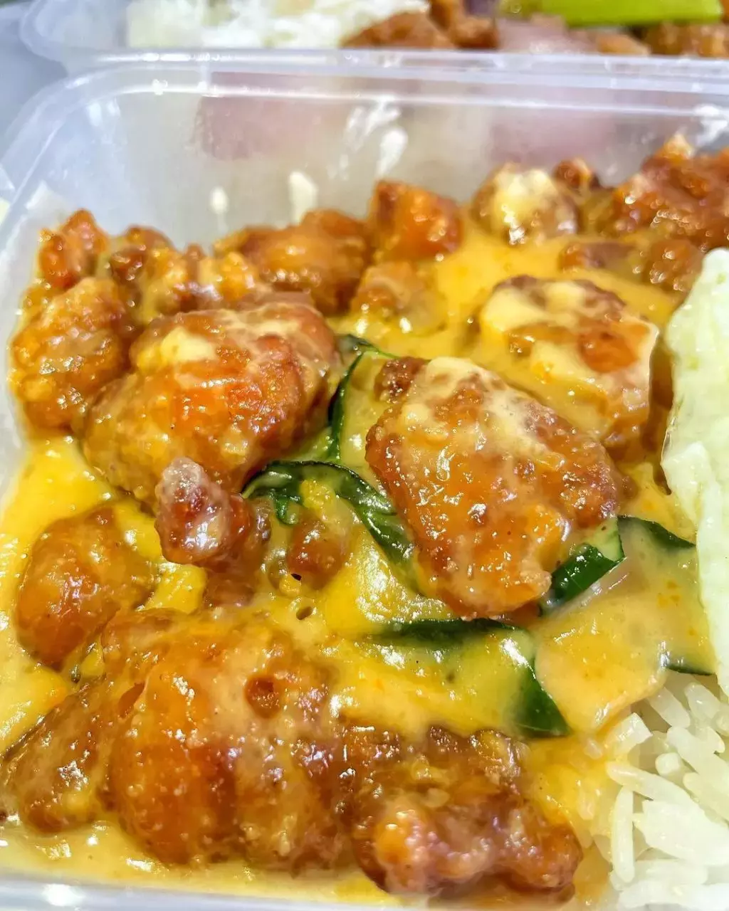 终于找到了!新加坡最好的咸蛋鸡丁饭🤤 咸蛋酱慢到要溢出来!超大一份只要S$5.90💥