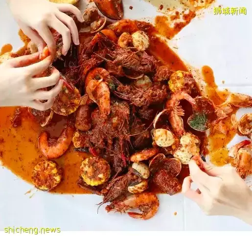 食在獅城 炎炎夏日！當然是冰啤酒和海鮮最配啦！ 坡島手抓海鮮專賣店推薦來咯