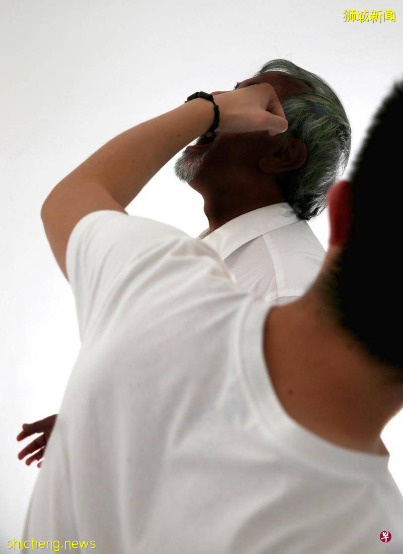 被嫌送餐慢 送餐员挥头盔打人