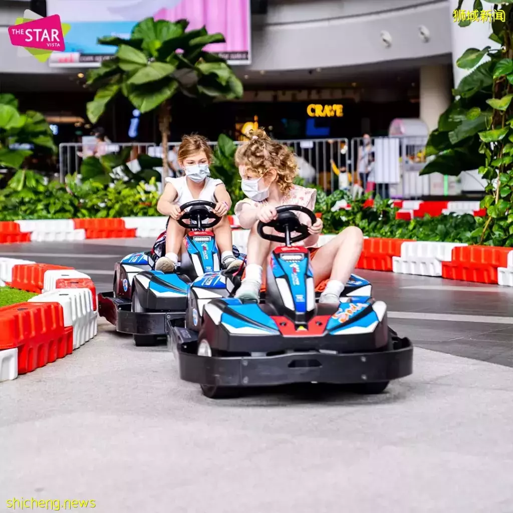 Star Vista卡丁车活动,遛娃必来!跑道加入古早味装饰很吸睛😎一趟$15,大人小孩享受飙车快感
