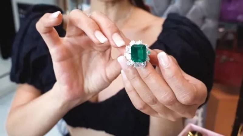 新加坡愛馬仕女王曬百萬珠寶盒,紅到中國!接下國産美妝