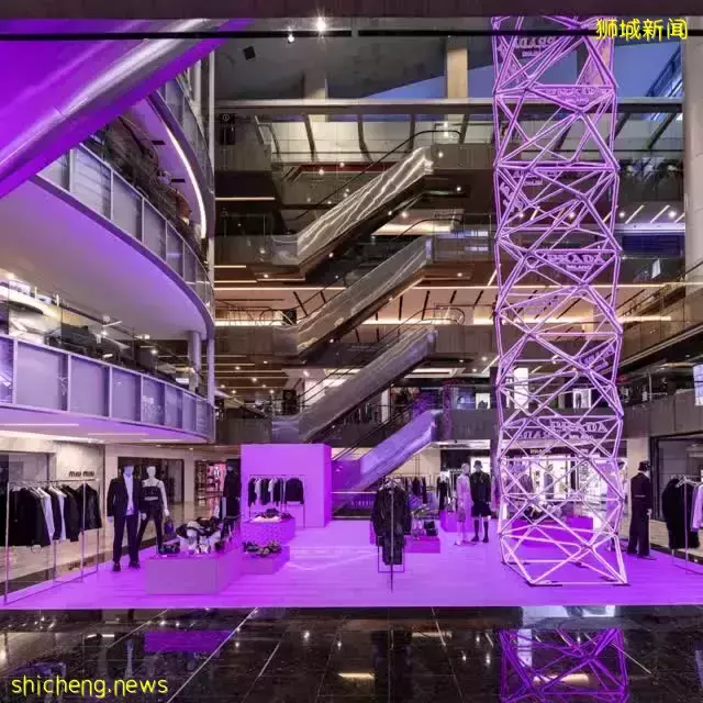 Prada Glow快閃店抵達獅城🇸🇬全場夢幻紫，散發賽博朋克未來感💜打卡限期至12月31日