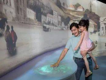 新加坡摩天轮推出全新导览“时光之旅”，穿越时空至700年前