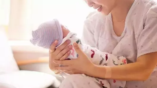 人間慘劇!六個月大嬰兒死在保姆家,新加坡阿姨:我願意下跪