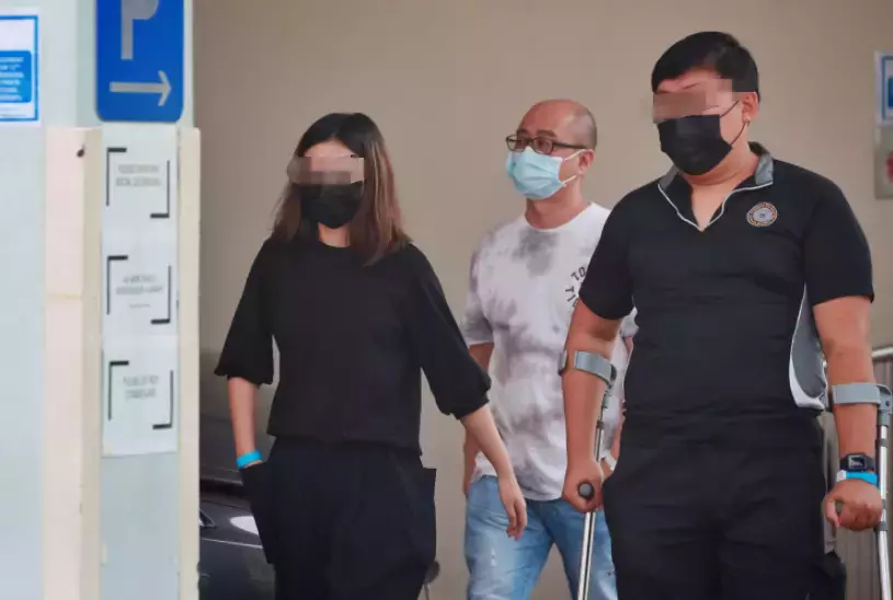 实拍!新加坡11岁遇害双胞胎火化,仅姐姐现身送最后一程