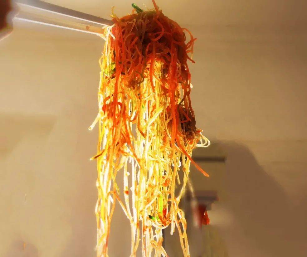 捞鱼生都要戴口罩了?外带回家不香吗