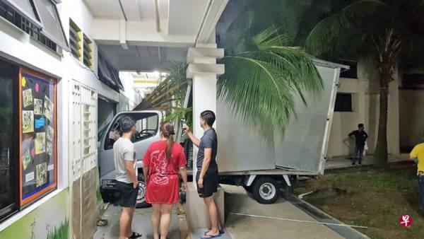 疑深夜醉驾 罗厘直撞幼儿园外墙