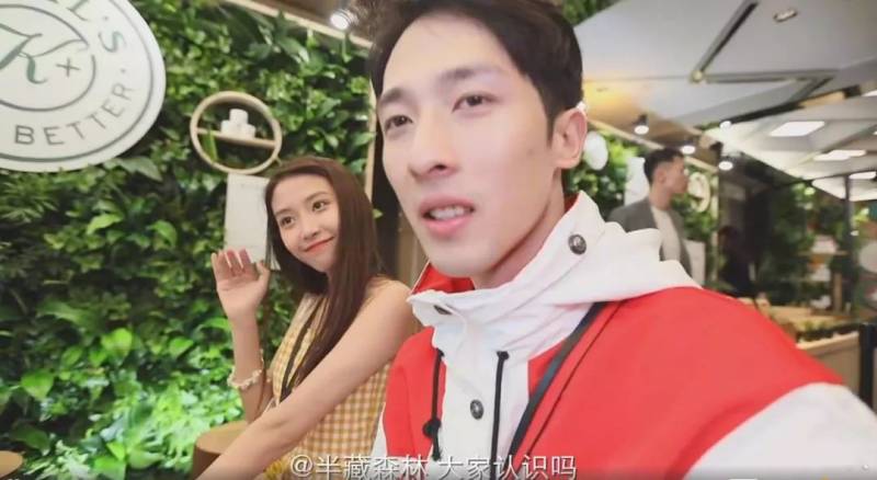 王思聪又上热搜了!点赞网红“不怪男人为她出轨”!网友:跟新加坡女伴真像