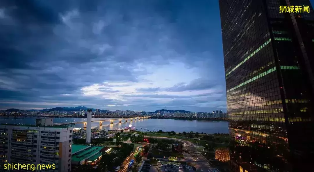 新加坡移民，精英瞬間成了“下等人”