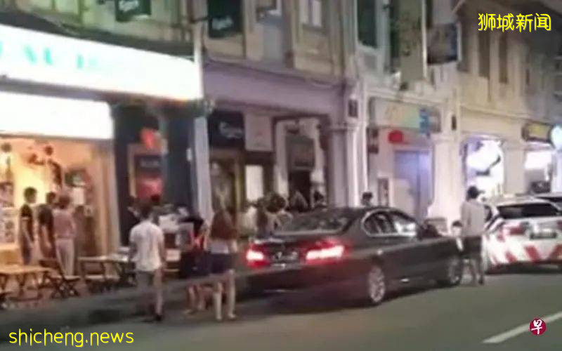 疑瞪眼起纠纷 3女当街打架