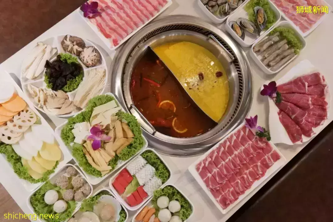 新加坡這家九宮格火鍋太贊了！不限量自助、免費湯底、送飲料