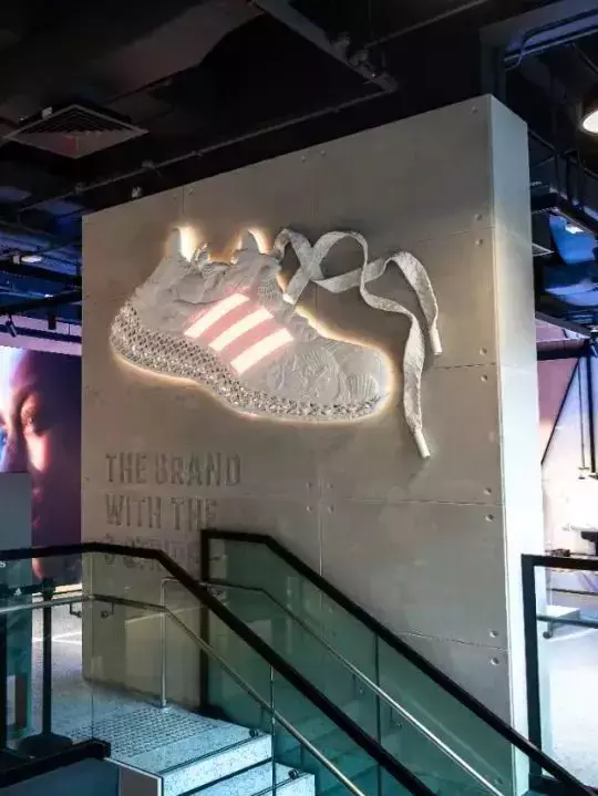 新加坡首间Adidas品牌概念店!三层楼、3D打印T恤,鞋子衣服最全最多
