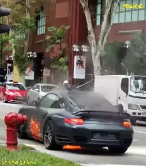 行驶途中 保时捷 突起火