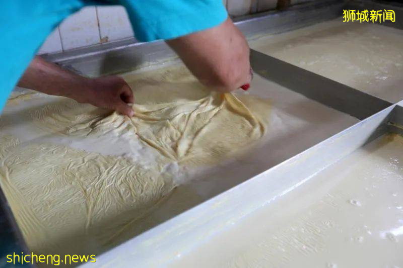 新加坡東部德福工業區走入曆史 在老字號食品廠家消失前 細細品味它們的故事