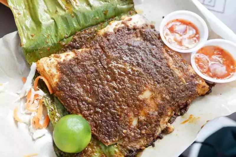 逢周末就爆滿!這個新加坡唯一的靠海美食村裏到底有哪些“寶藏小吃”