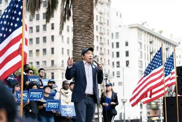 无条件每月发钱给国人,新加坡政府不是没想过,只是