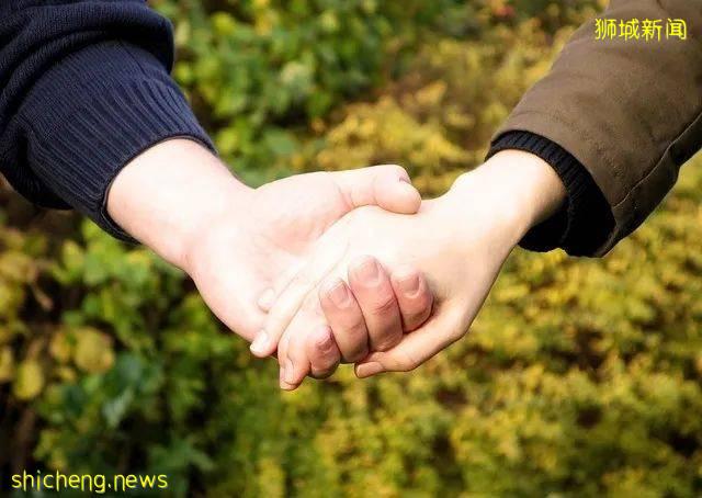 没眼看!半夜砸邻居窗户、吵架毁胸、虐佣、威胁司机:让你丢饭碗