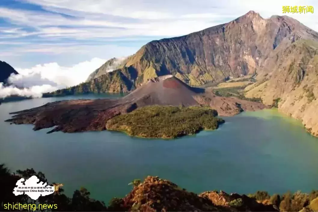 RINJANI 100越野赛超燃开跑！“茅粉”勇攀印尼林贾尼火山，携茅台共同登顶