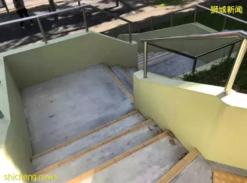 新加坡“情人梯”遭吐槽,直接拆了当“轮椅道”