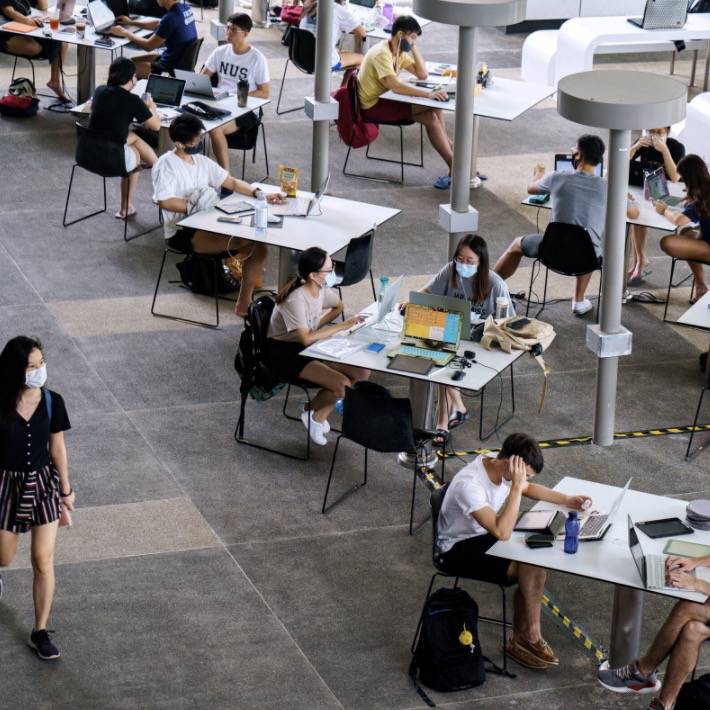 馬來西亞進入緊急狀態！油船又有確診，英國航班恢複！海陸空包圍，新加坡能防住嗎