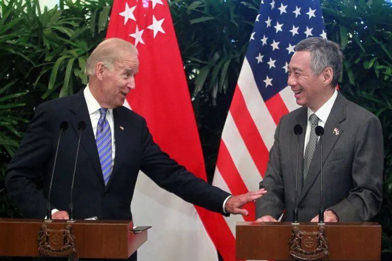 李顯龍發文祝賀拜登！拜登曾在新加坡街頭閑逛，買了一杯甘蔗汁
