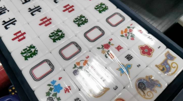 新航竟開始賣“空姐制服”，又被搶空！限量版麻將獨家開箱來了