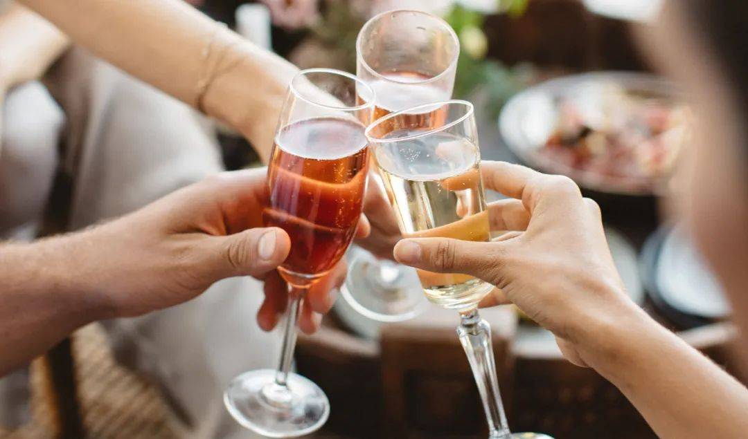 新加坡這處神秘排屋,深夜傳來男女狂歡聲,被警察一窩端