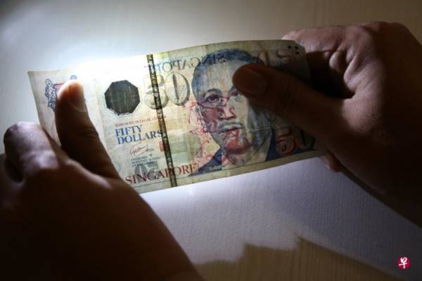 爱上“坏女人” 男被怂恿印伪钞赚钱