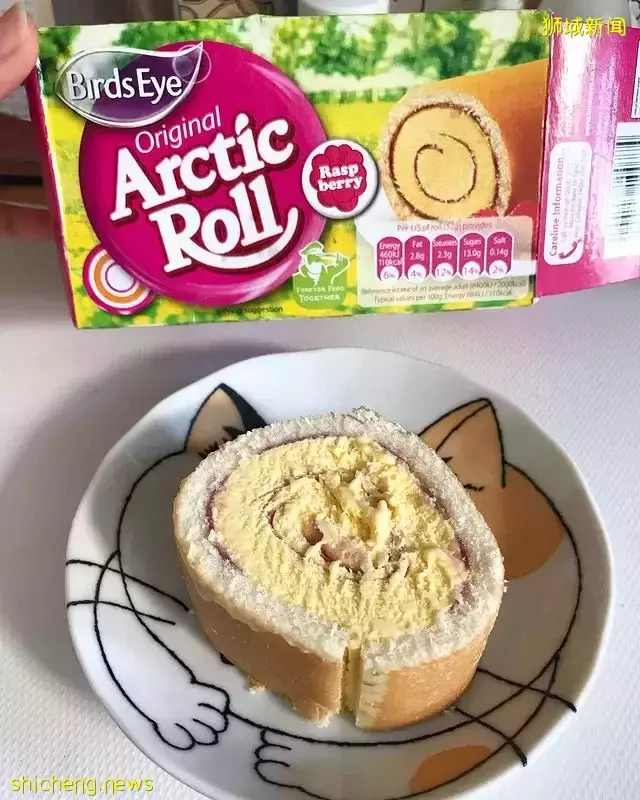 古早味蛋糕卷Arctic Roll，现可在NTUC FairPrice买到😍海绵蛋糕+覆盆子酱+香草冰淇淋，味道很上头