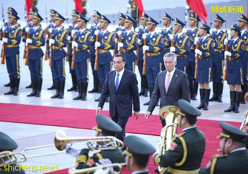 新加坡，左右爲難!