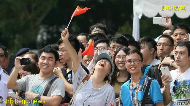 新加坡七成人口为华人，为什么要以英语作为国语