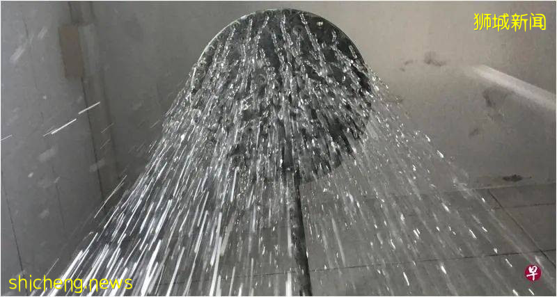 离家忘锁门 母女回家惊见陌生男闯屋冲凉