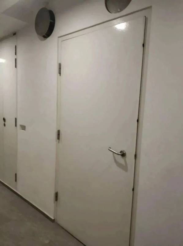 新加坡也有“棺材房”？公寓储藏室月租$500新币，腿都伸不直