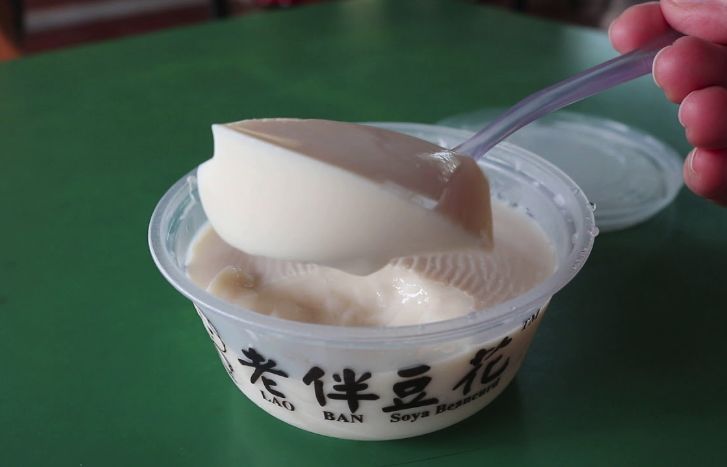 狮城商海 | 父子反目？新加坡国民豆花品牌的家族纷争