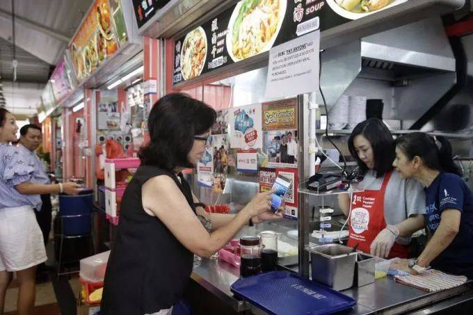 3年前，李顯龍總理說，新加坡部長在中國像個“鄉巴佬”。前天，這一切變了