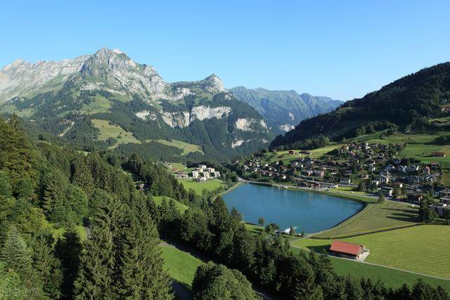 瑞士与新加坡，谁的综合实力更强大 