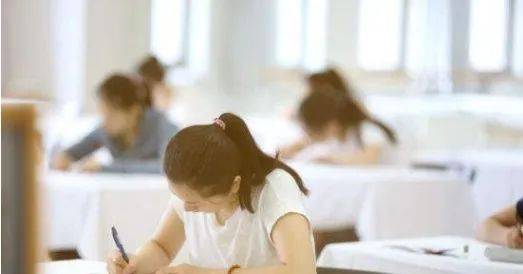 进入新加坡政府中小学的最后冲刺,他们都在免费领取这份AEIS入学测试卷