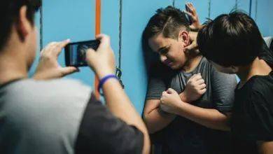 理工學院男廁所驚現霸淩！受害者被尿了一身，卻出來爲施暴者洗白