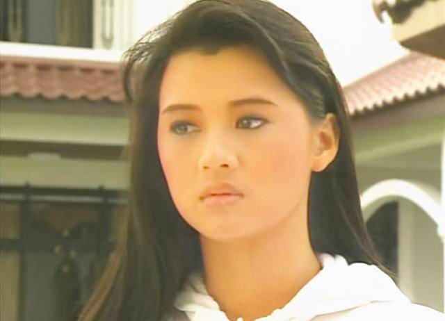 新加坡一哥一姐同框!56歲李南星仍帥氣,55歲陳莉萍發福難辨