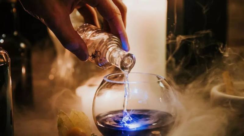 新加坡现实版的哈利波特，这里有最神奇的“魔法”鸡尾酒